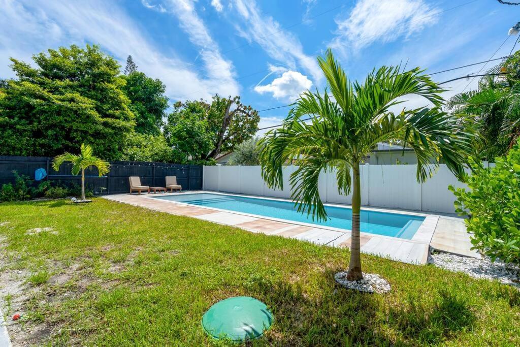 Family With Luxurious Pool For 12 People Villa *
